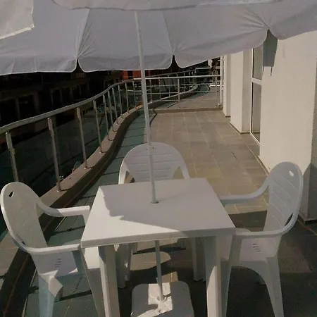 59 Kraybrezhna Apartment