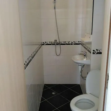 59 Kraybrezhna Apartamento *